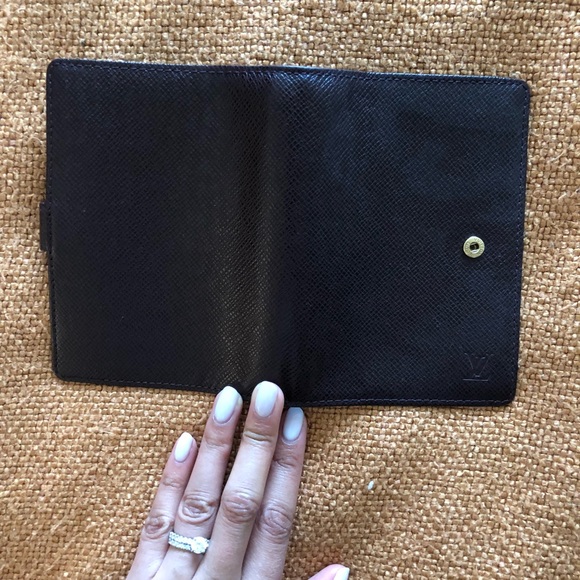 LOUIS VUITTON Taiga PM Agenda Cover AUTH Like NEW - Picture 2 of 3